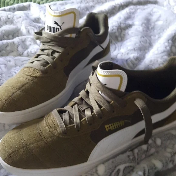 Puma Men's 10 Olive Suede Sneakers, Worn Once Indoors Display, New w Box - Picture 6 of 11